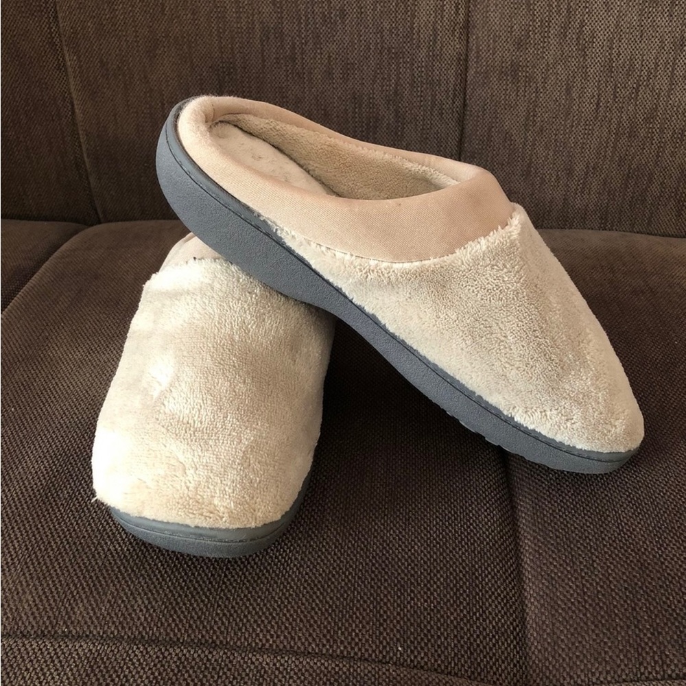 Isotoner women comfortable slippers